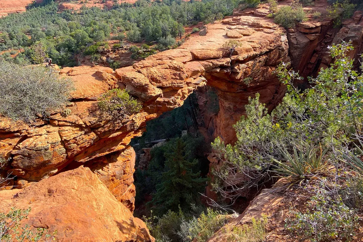 Hiking Devils Bridge Trail in Sedona. Post feature image