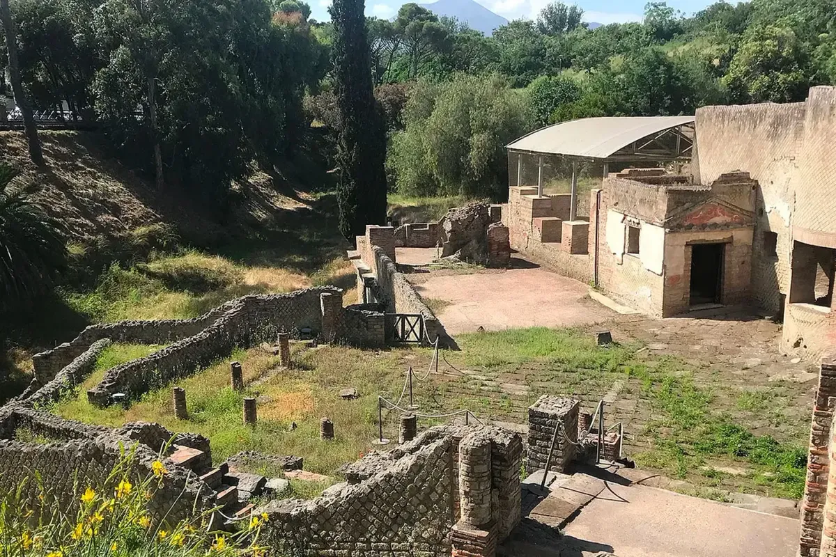 Visiting Pompeii in Italy Post feature image